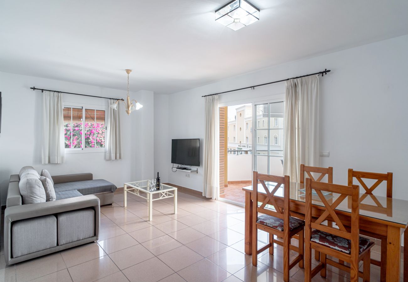 Apartamento en Nerja - Apartamento en la Playa Burriana Nerja con Wifi y Aire Acondicionado