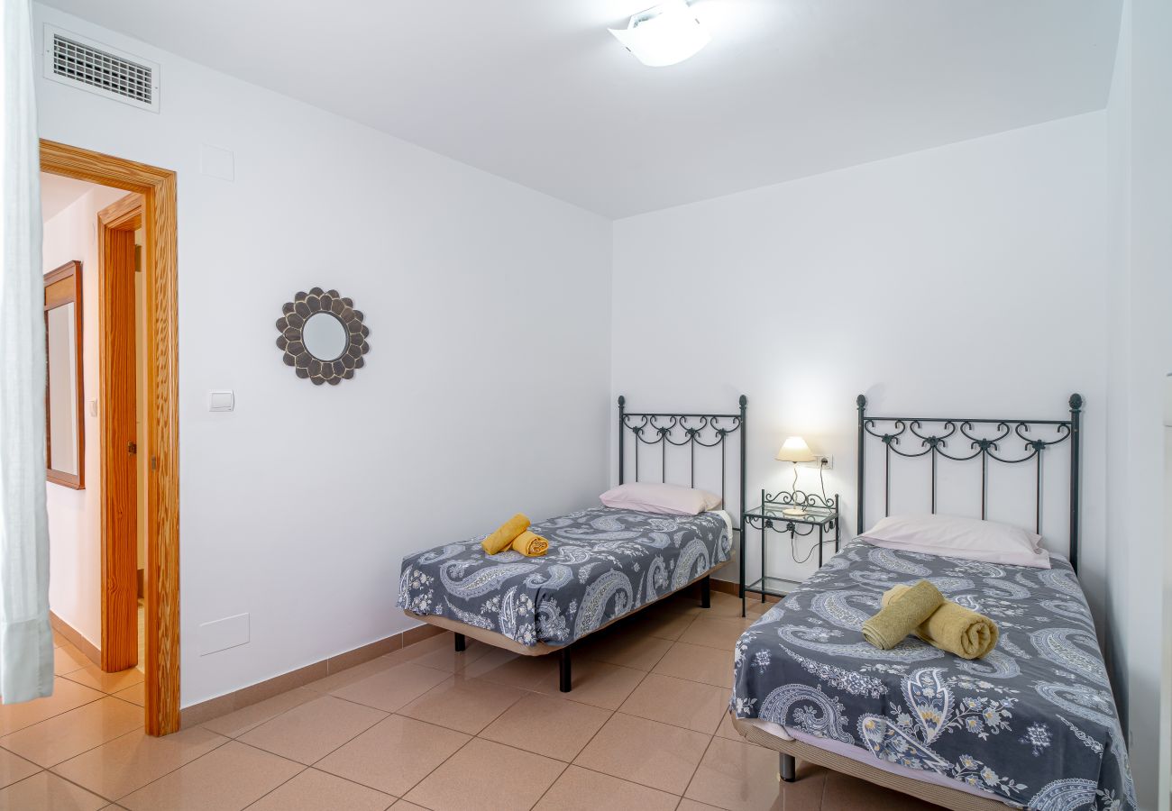 Apartamento en Nerja - Apartamento 2 dormitorios en la Playa Burriana Nerja con WiFi y Aire Acondicionado - Ref 340