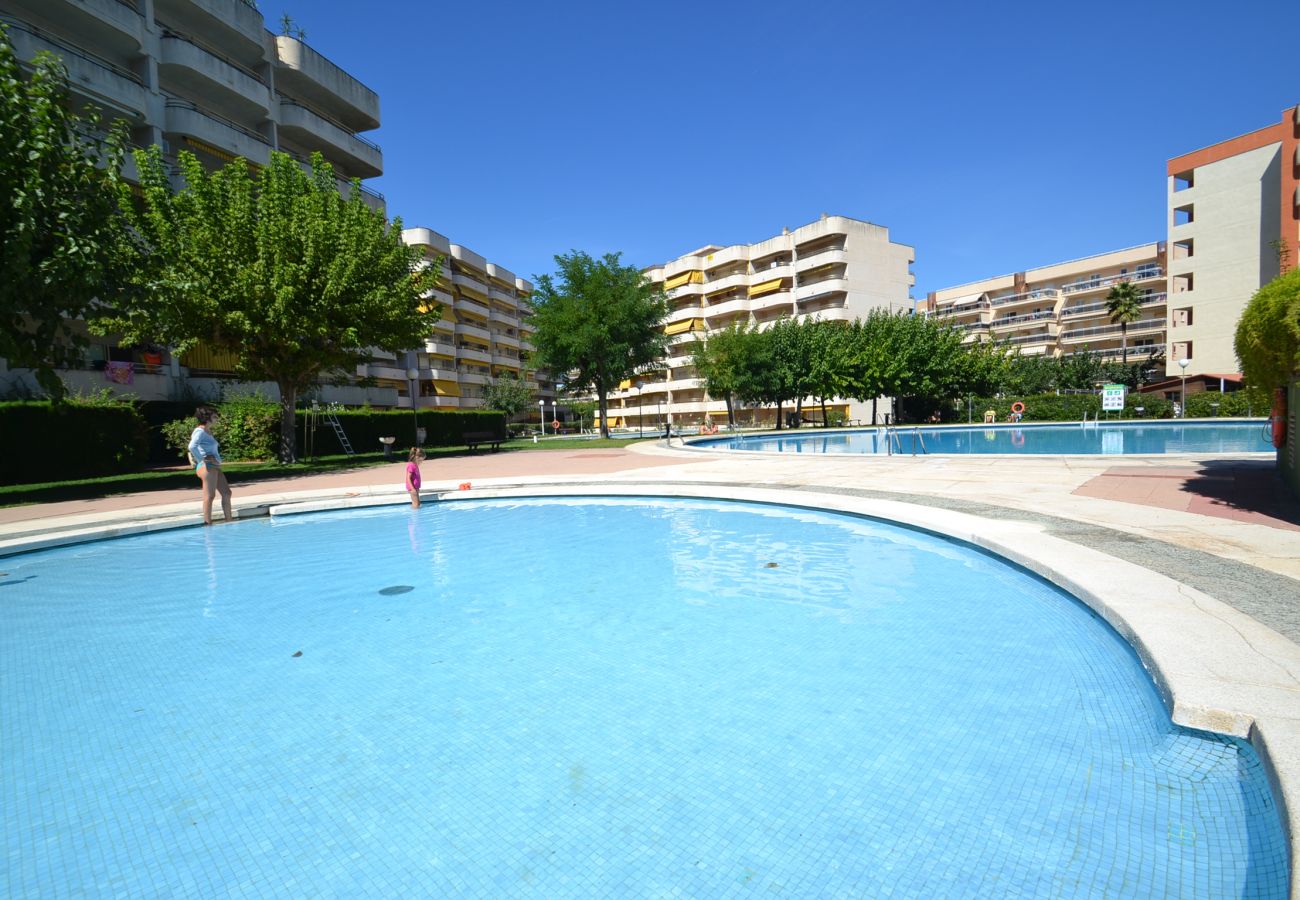 Apartamento en Salou - Sevilla 26:Cerca playa,centro Salou-3piscinas-Wifi,Parking,A/C,Ropa gratis