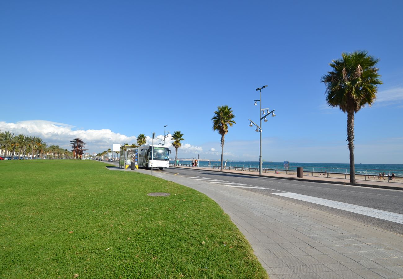 Apartamento en La Pineda - Cinco Villas: Terraza-300metros playa y centro La Pineda-Piscinas