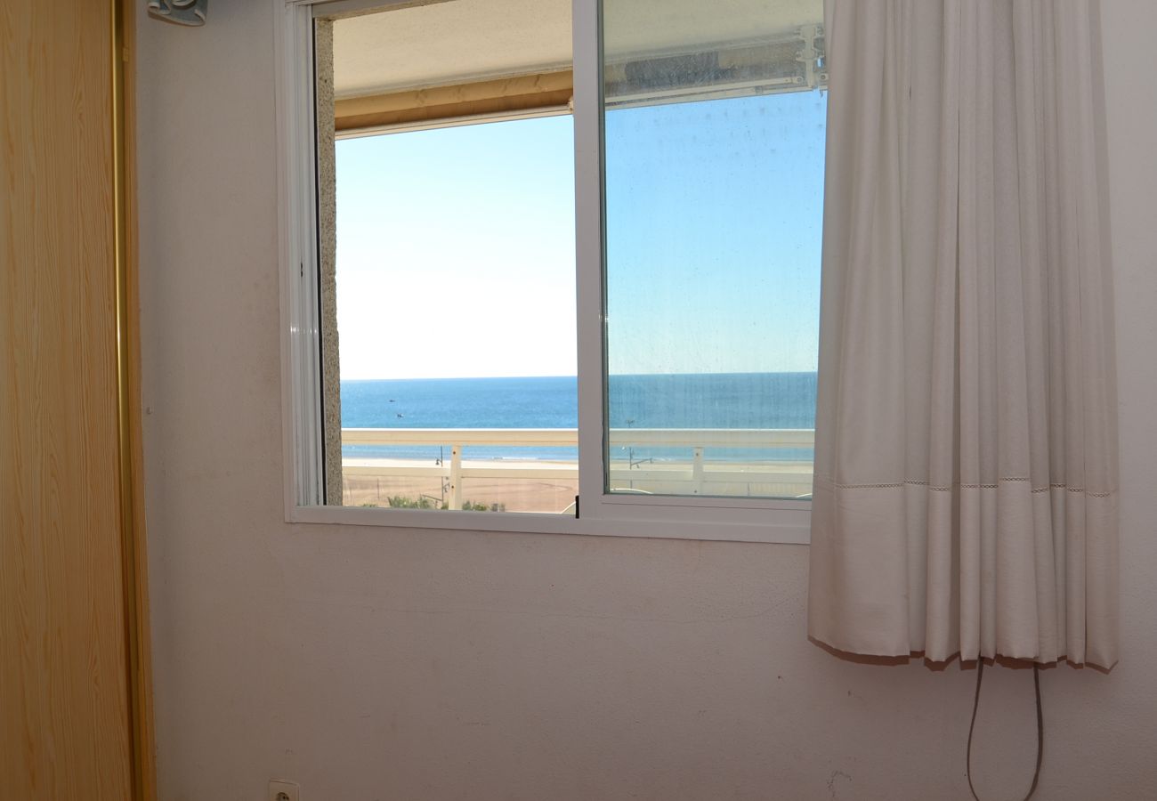 Apartamento en La Pineda - Marinternum R:Terraza vista mar La Pineda-Piscina-Wifi,A/C,parking,ropa,satélite gratis