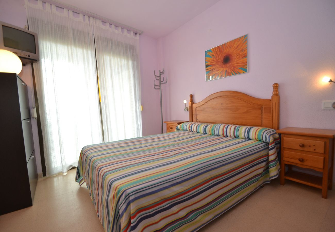 Apartamento en La Pineda - Caspel: Terraza vista mar-Frente playa La Pineda-A/C gratis