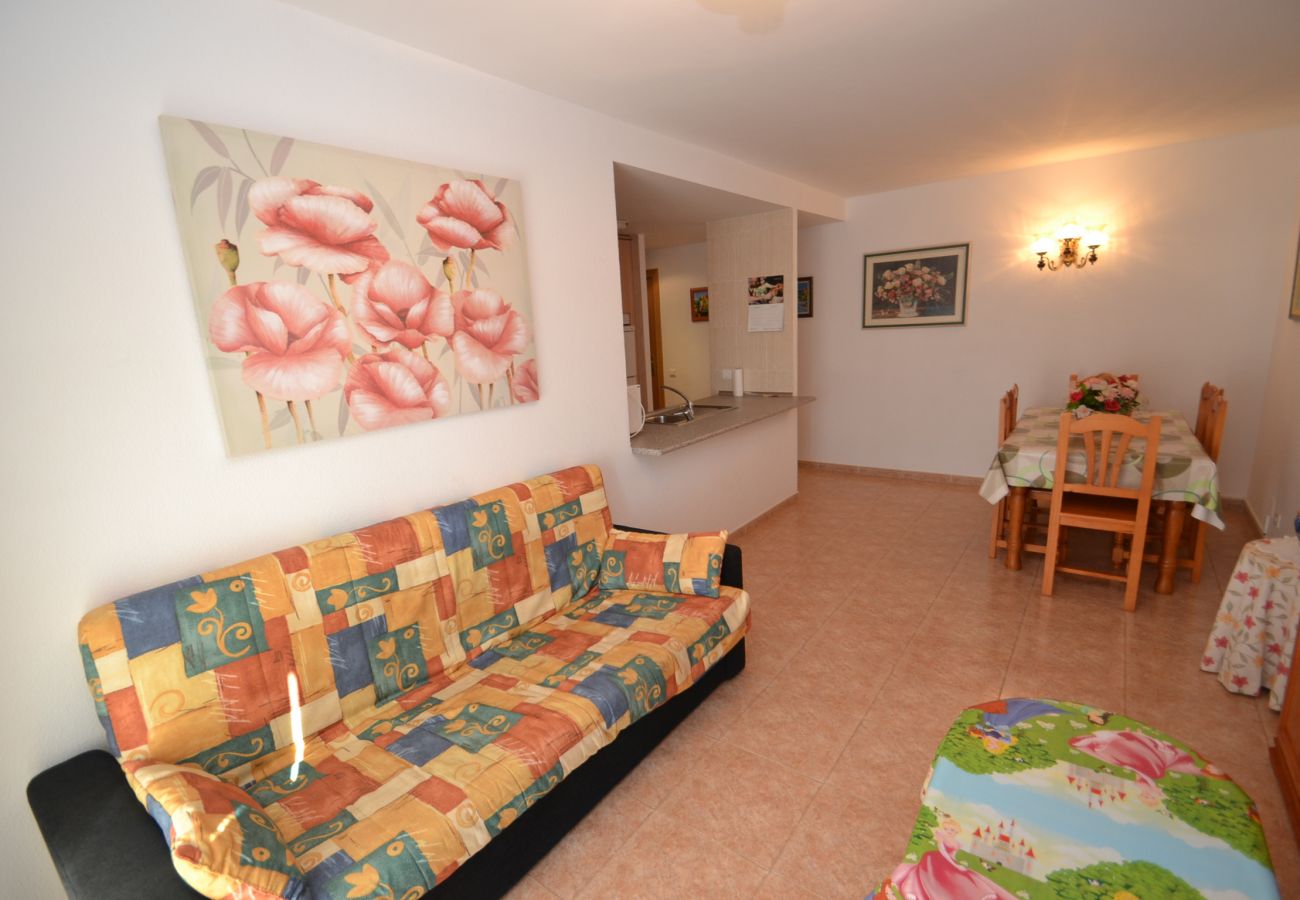 Apartamento en La Pineda - Los Juncos M:Terraza-300m Playa-20.000m2 jardín con piscinas,juegos,deportes