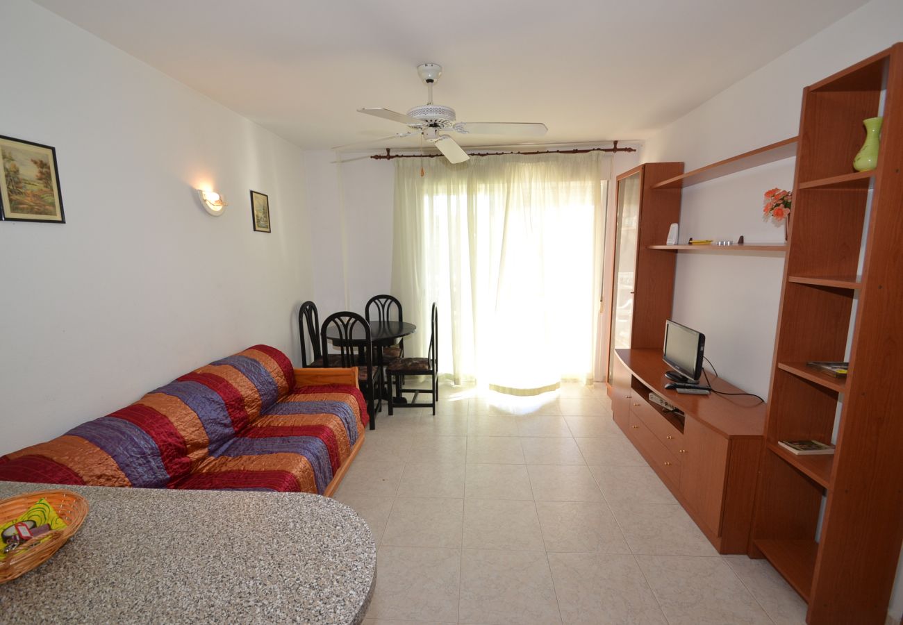 Apartamento en La Pineda - Aguamarina 3: 300m playa y centro La Pineda-Gran piscina y jardín-Wifi y ropa incluidos