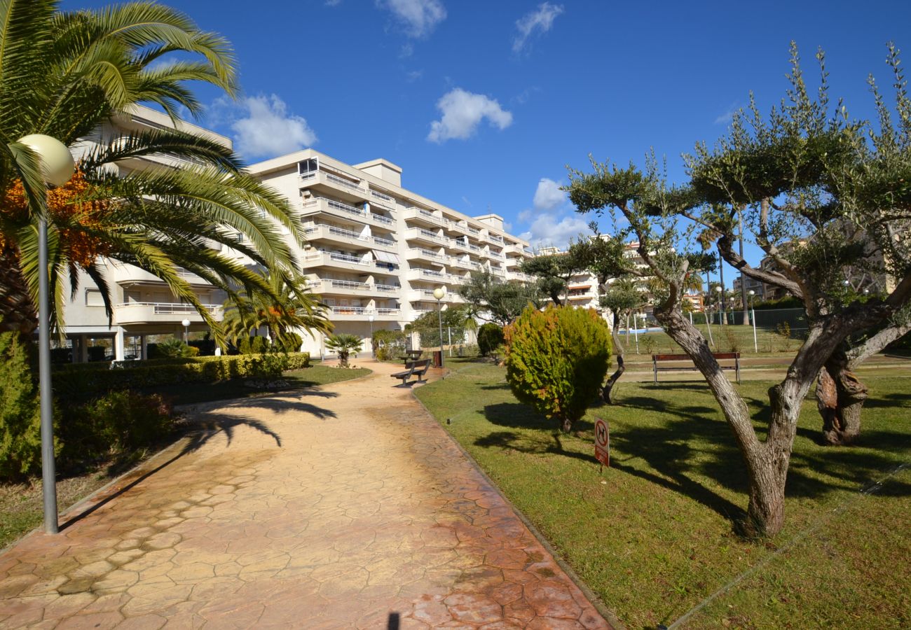 Apartamento en La Pineda - Aguamarina 3: 300m playa y centro La Pineda-Gran piscina y jardín-Wifi y ropa incluidos