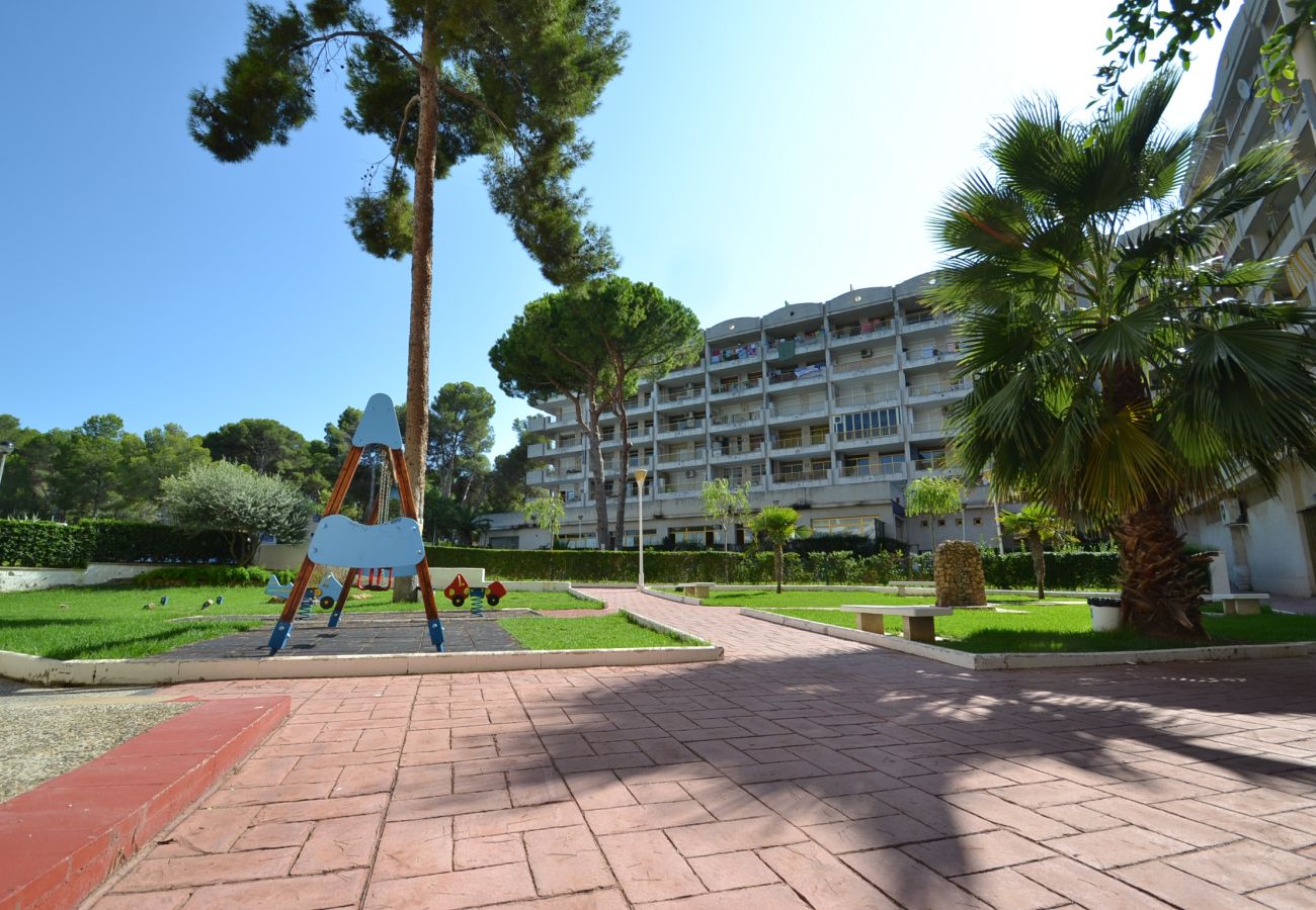 Apartamento en Salou - Catalunya 24:Amplia terraza-Centro turístico Salou-Cerca playa-Piscinas,deportes,parque