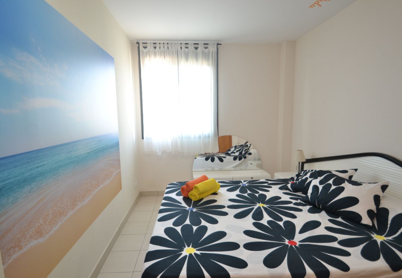 Apartamento en Cambrils - Blau Mar: Cerca playa y Centro Cambrils-Terraza-Solárium-Piscina-Wifi,A/C,Ropa, Pk incluidos
