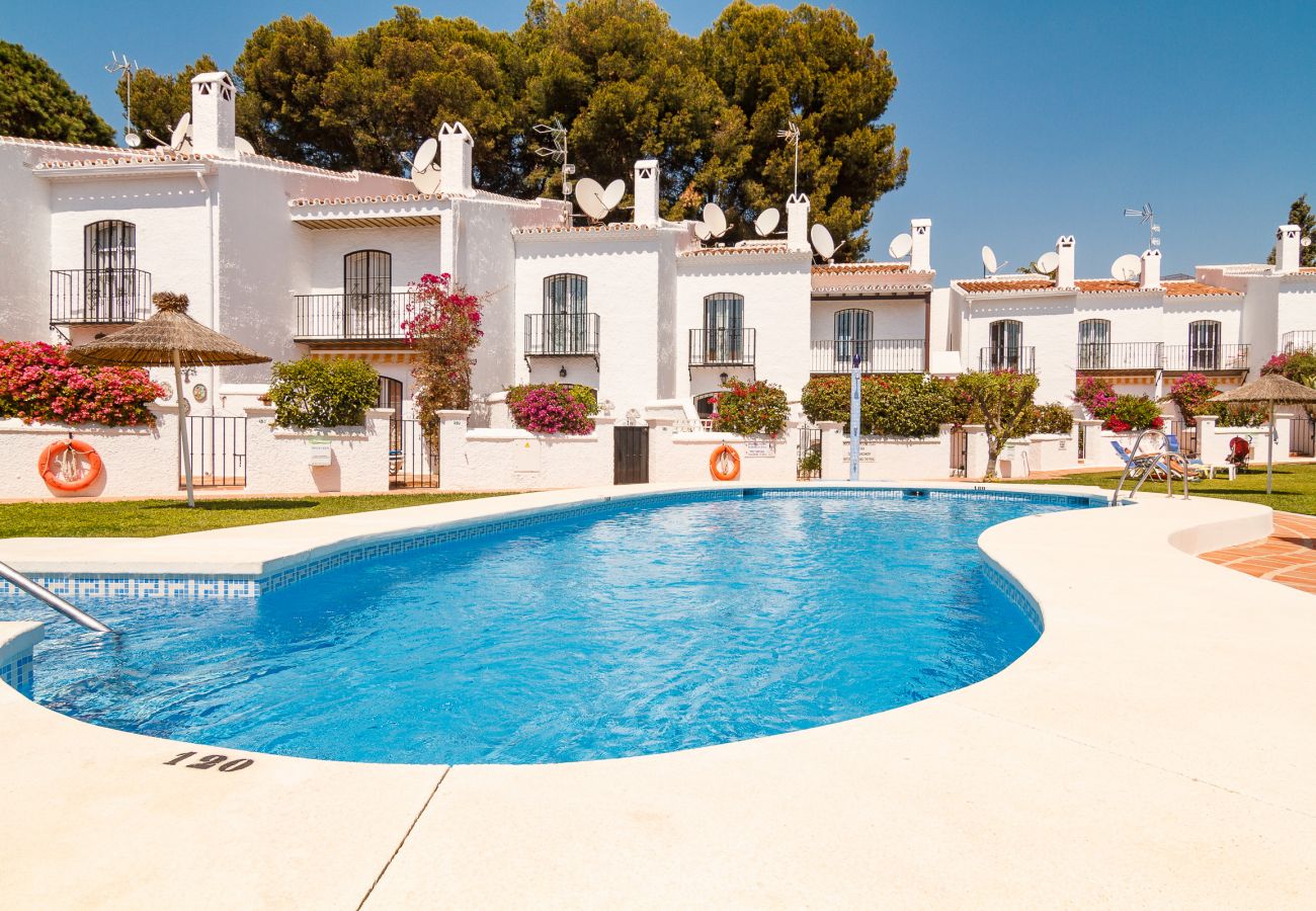 Villa en Nerja - Bonita casa adosada con piscina comunitaria en Los Pinos Nerja Ref 508