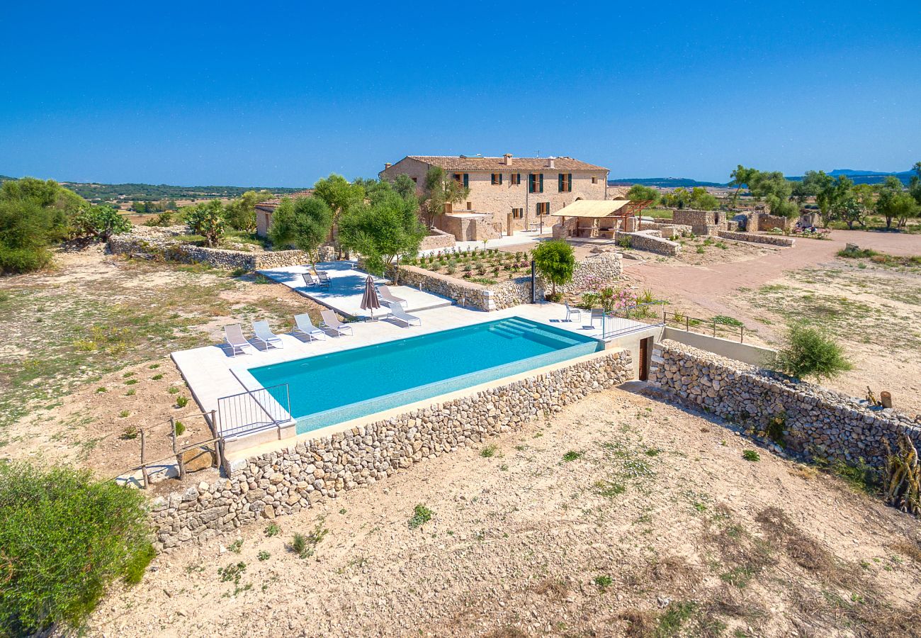 Villa de vacaciones con piscina en Vilafranca Mallorca