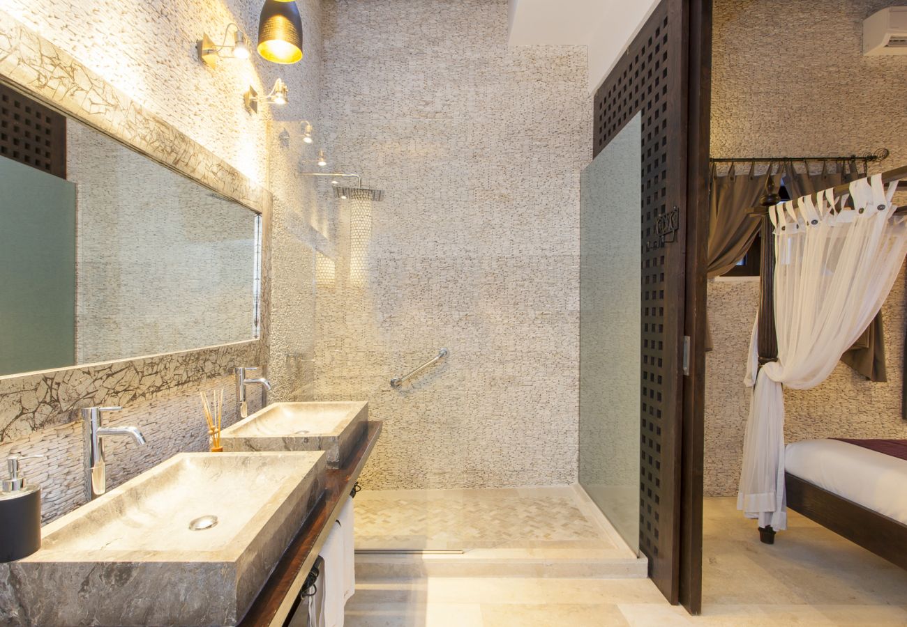 Dormitorio baño en suite lujosa Villa Ibiza