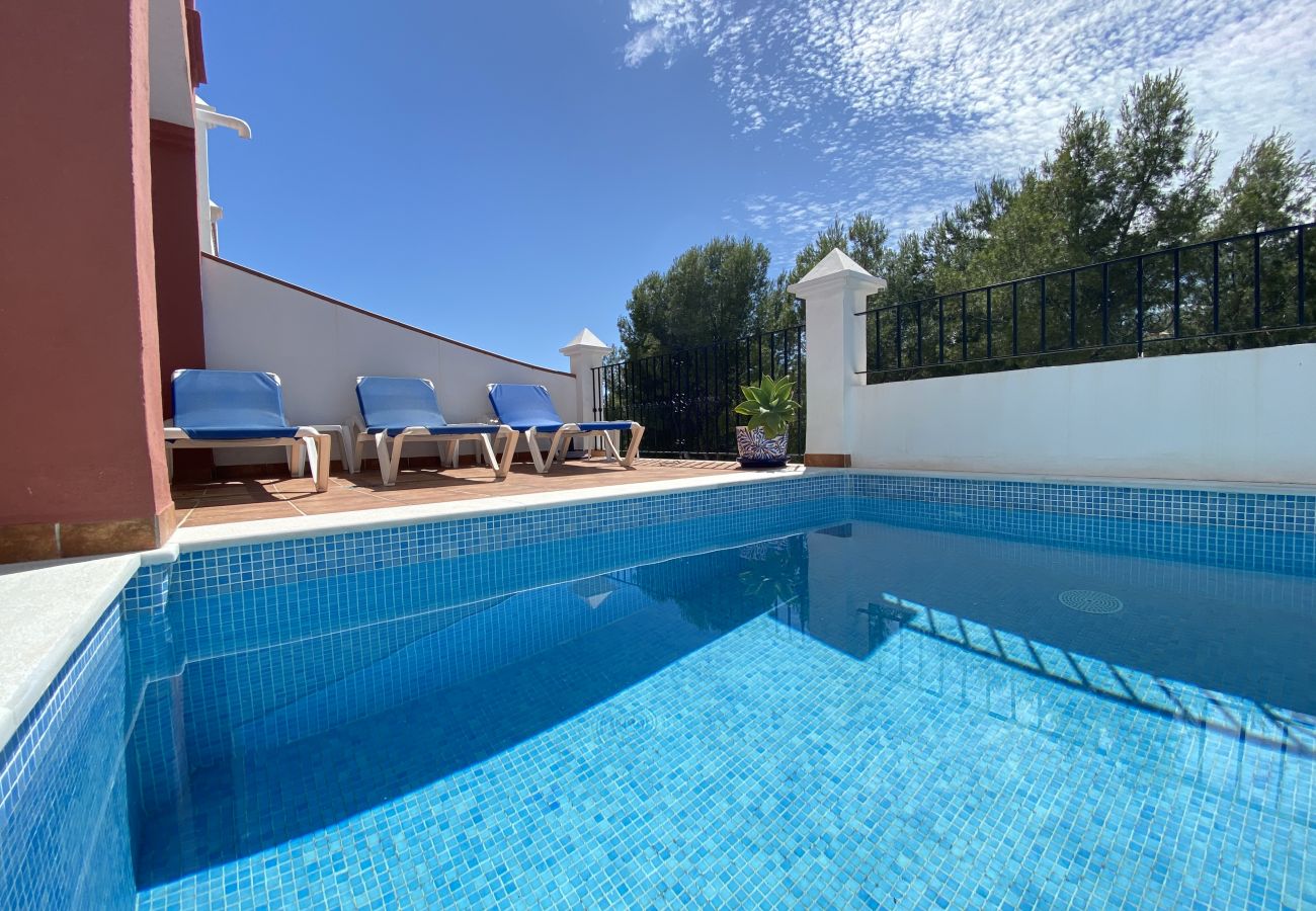 Villa en Nerja - Villa Aljamar con piscina privada y comunitaria Playa Burriana