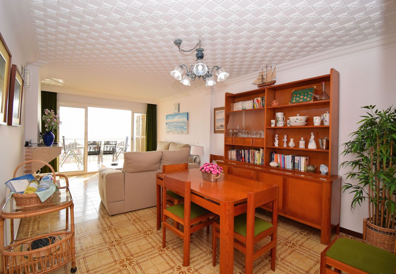 Apartamento en Alcúdia - Fantastic 174 magnífico apartamento en la playa, con balcón, aire acondicionado y WiFi