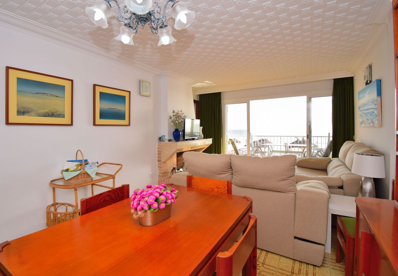Apartamento en Alcúdia - Fantastic 174 magnífico apartamento en la playa, con balcón, aire acondicionado y WiFi