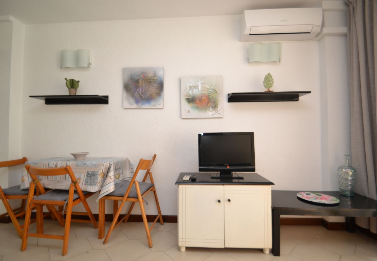 Apartamento en Salou - Novelty 5:Frente playa Salou-Piscinas-Wifi,A/C,Ropa,