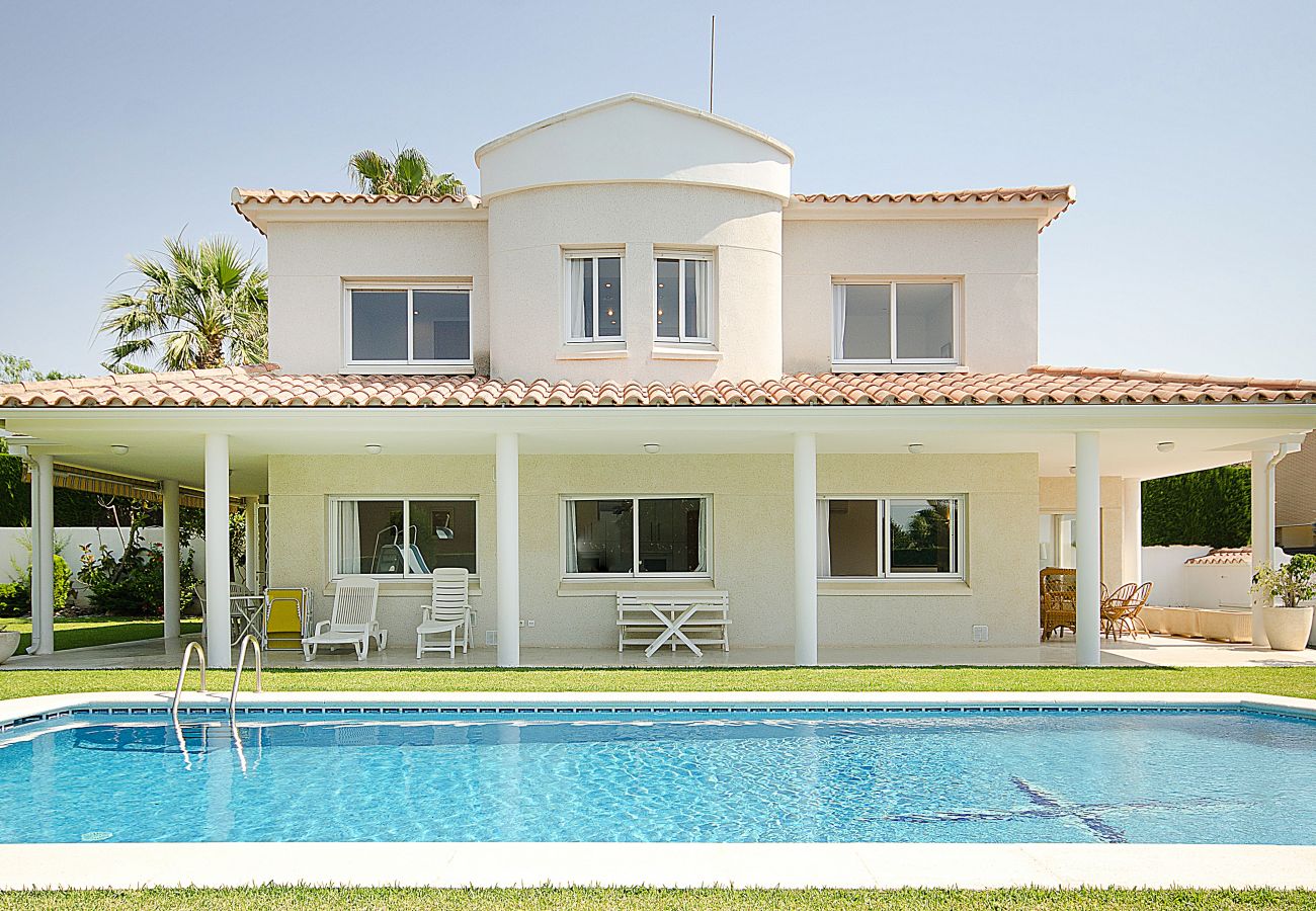 Villa en Calafell - R11 Villa para 8 personas con gran jardín y piscina