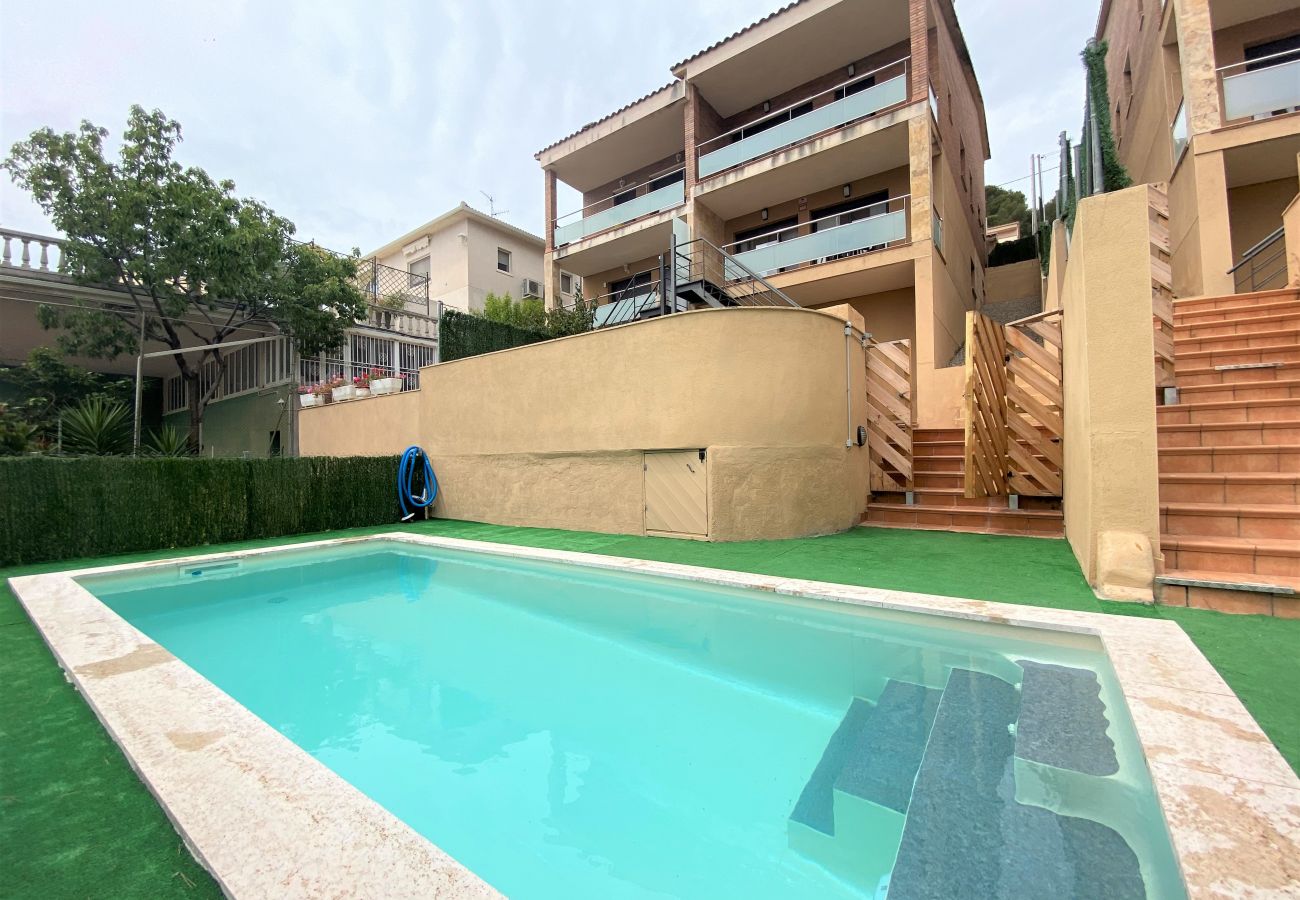Casa adosada en Segur de Calafell - R100/3 Moderna casa con piscina compartida  2km de la playa