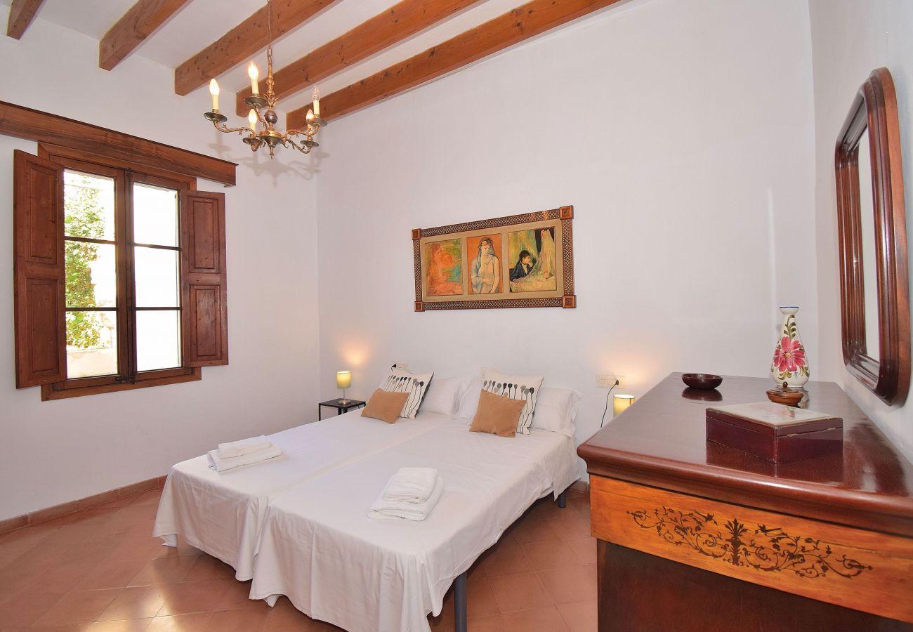 Casa en Sineu - Ca S'Escolà 175 tradicional casa mallorquina con jardín, gran barbacoa y WiFi