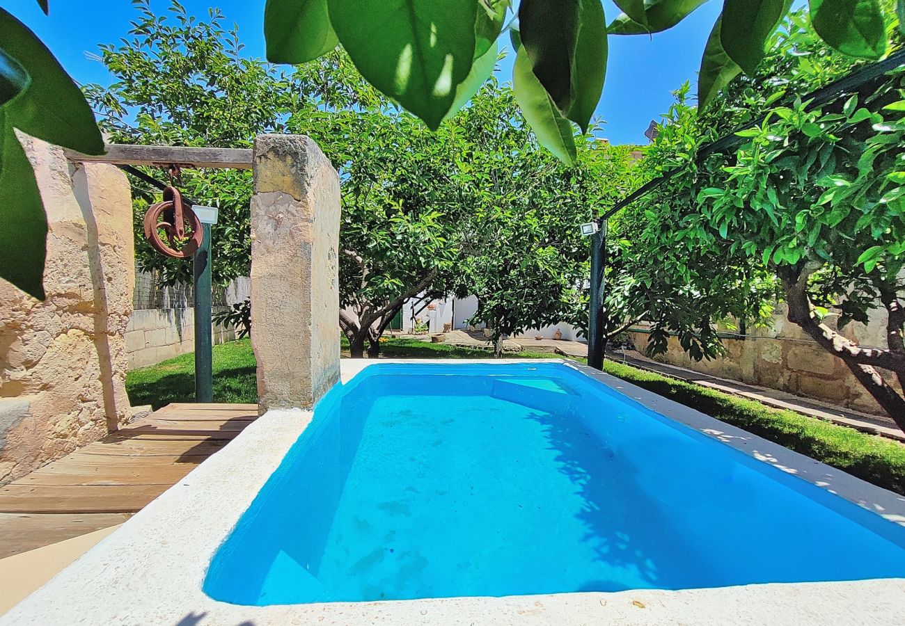 Casa en Sineu - Ca S'Escolà 175 tradicional casa mallorquina con jardín, gran barbacoa y WiFi