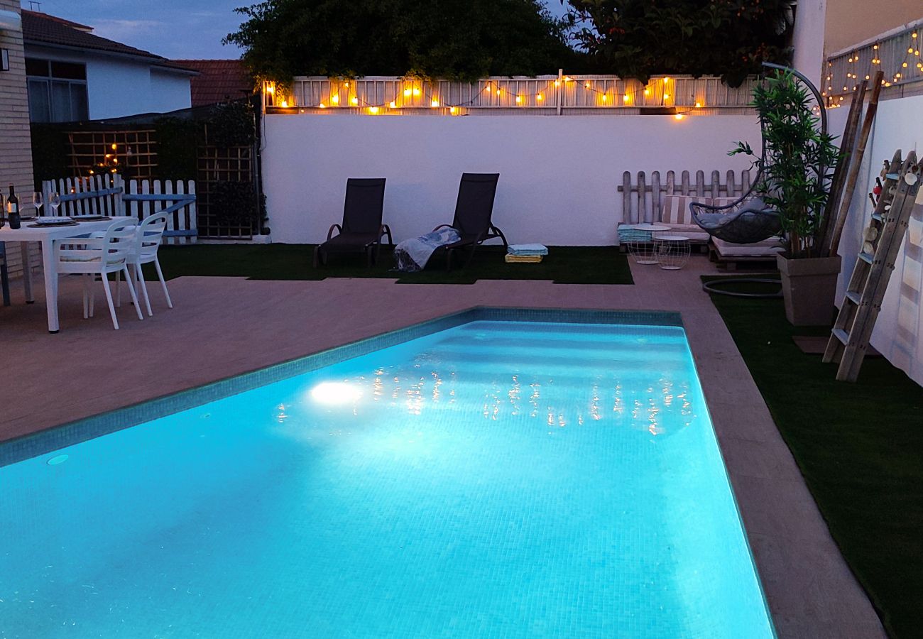 Villa en Calafell - R127 Moderna casa con piscina y aire acondicionado