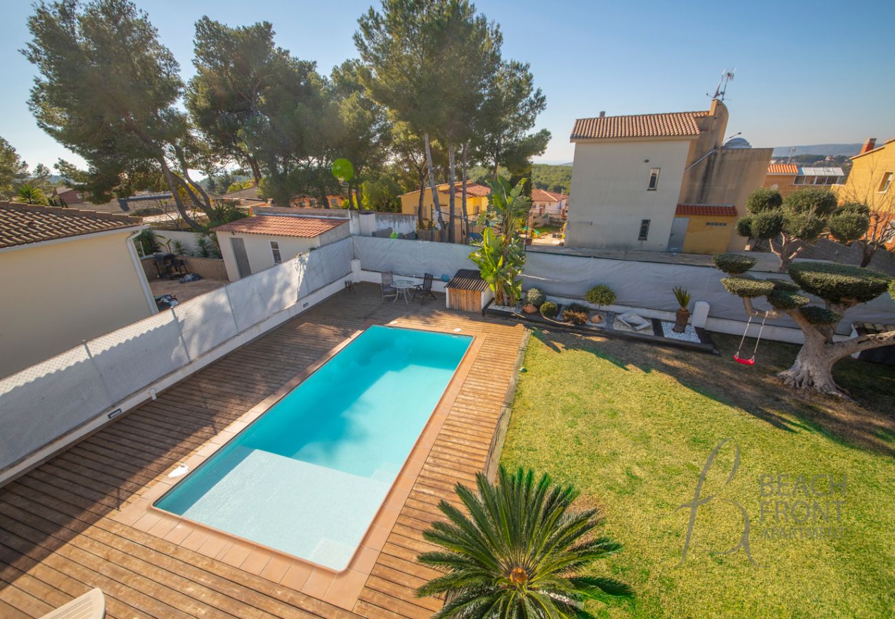 Villa en Calafell - R138 Casa Jessy con gran patio, piscina y AC