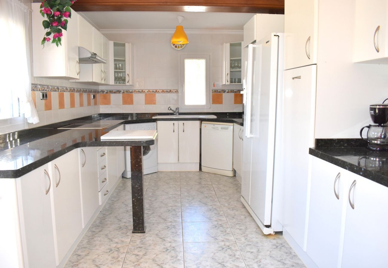 Chalet in Javea - Holidayhome in Javea 6p air con mountain views swimming pool beach at 8km