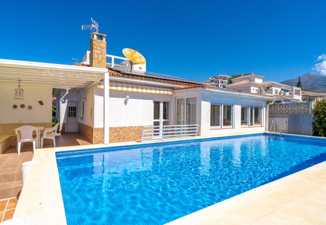 Villa in Nerja - Spacious Villa with private pool and Air Conditioning In Nerja Ref 403