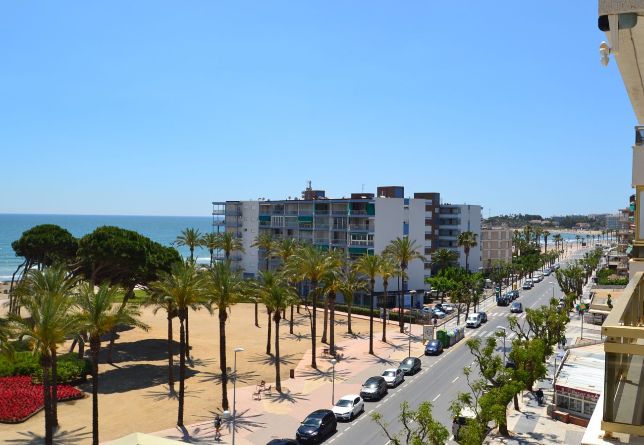 Apartment in La Pineda - Turquesa 4: 300m La Pineda's beach-Terrace pool view-Free Wifi,satellite,linen