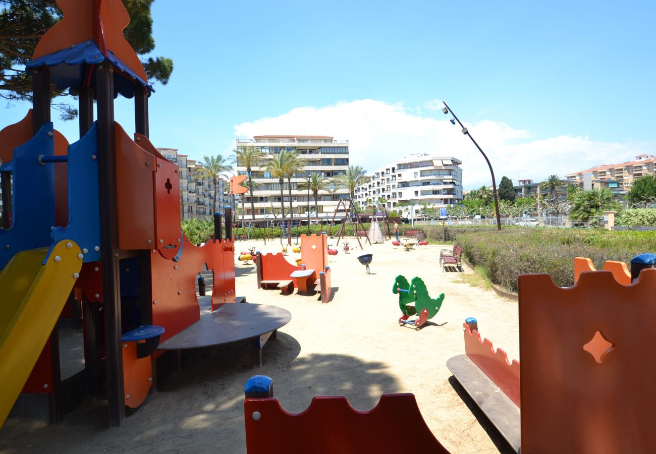 Apartment in La Pineda - Turquesa 4: 300m La Pineda's beach-Terrace pool view-Free Wifi,satellite,linen