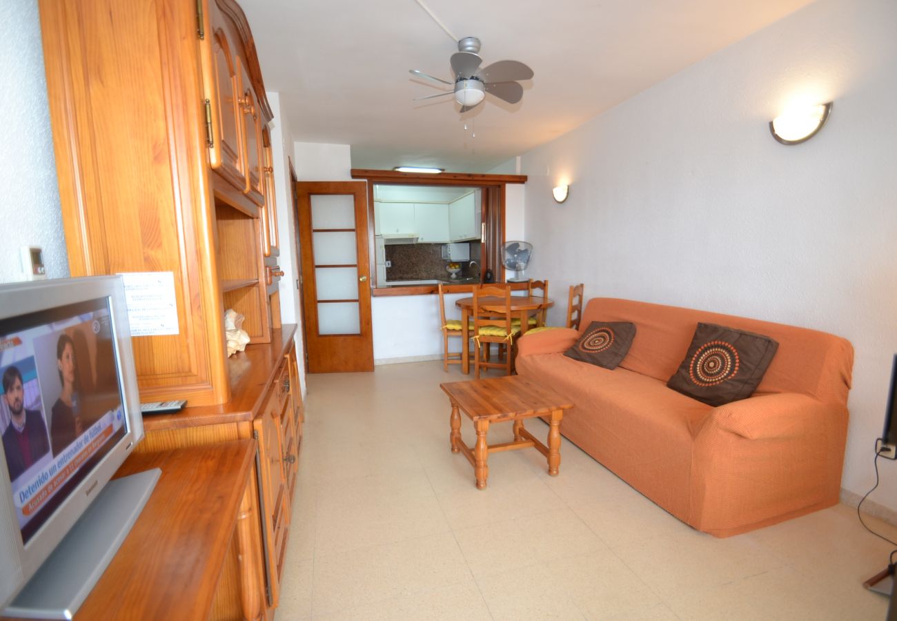 Apartment in La Pineda - Caspel: Terrace sea view-In front of La Pineda’s beach-Free A/C