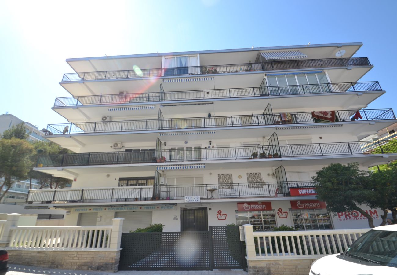 Apartment in Salou - Rosana:-Salou Tourist center-250m from beach-Large terrace-Free A/C,wifi,linen,satellite