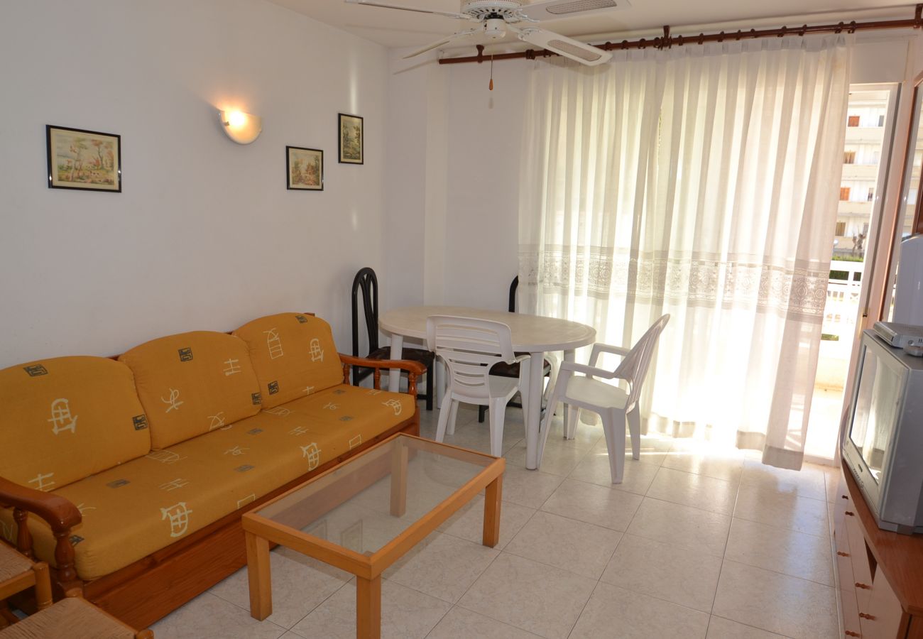 Apartment in La Pineda - Aguamarina 1: 300m at beach and centre La Pineda-Big Pool in garden-Free Wifi, linen      