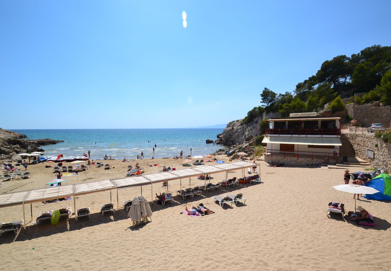 Apartment in Salou - Vancouver:Quiet wooded area-600m Beach-Pools-Free Wifi,AC,Linen,Parking,Satelitte