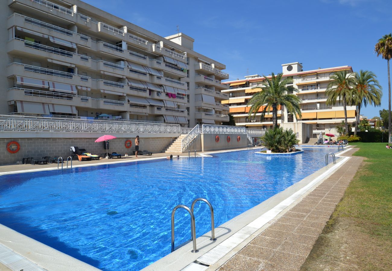Apartment in La Pineda - Aguamarina 3: 300m at beach and centre La Pineda-Big Pool in garden-Free Wifi, linen 