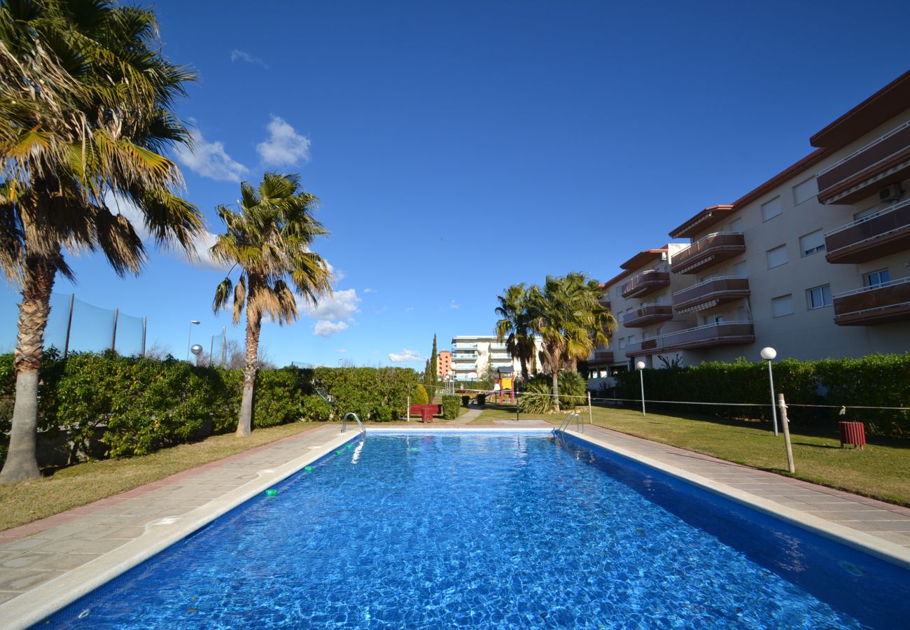 Apartment in La Pineda - Los Riscos E: 350m La Pineda's beach and centre-Pool, Playground-Large terrace-Free Wifi and Linen