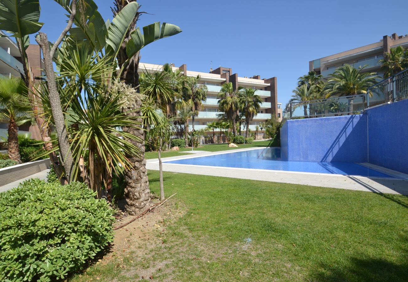 Apartment in Salou - Aquaria 3:Near Salou's beach&center-Indoor,outdoor pool-Sauna,Jacuzi-Free A/C,wifi,parking,linen