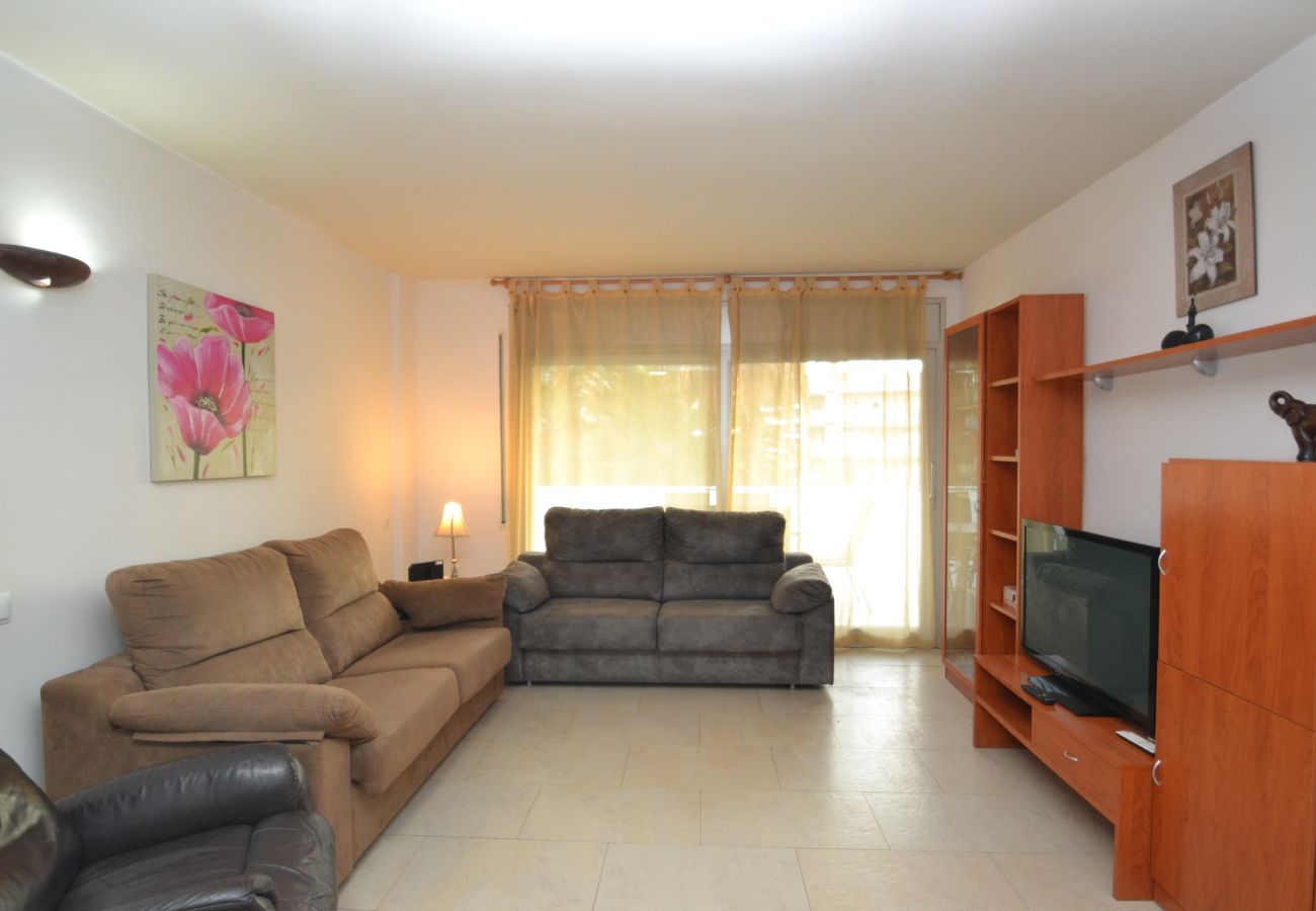 Apartment in Salou - Aquaria 3:Near Salou's beach&center-Indoor,outdoor pool-Sauna,Jacuzi-Free A/C,wifi,parking,linen