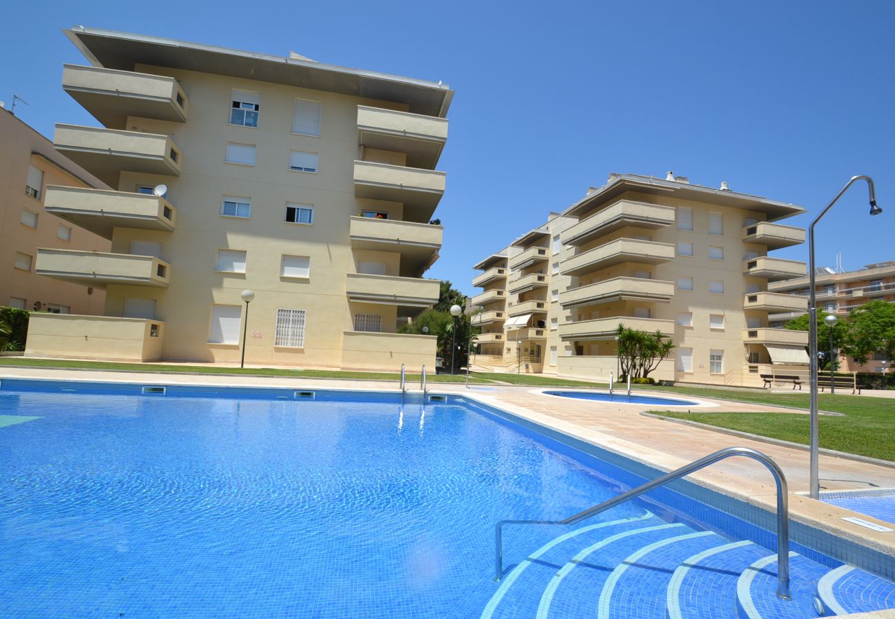Apartment in Salou - Aqua I:Private terrace&solarium-300M beach-Pools-Wifi,linen included