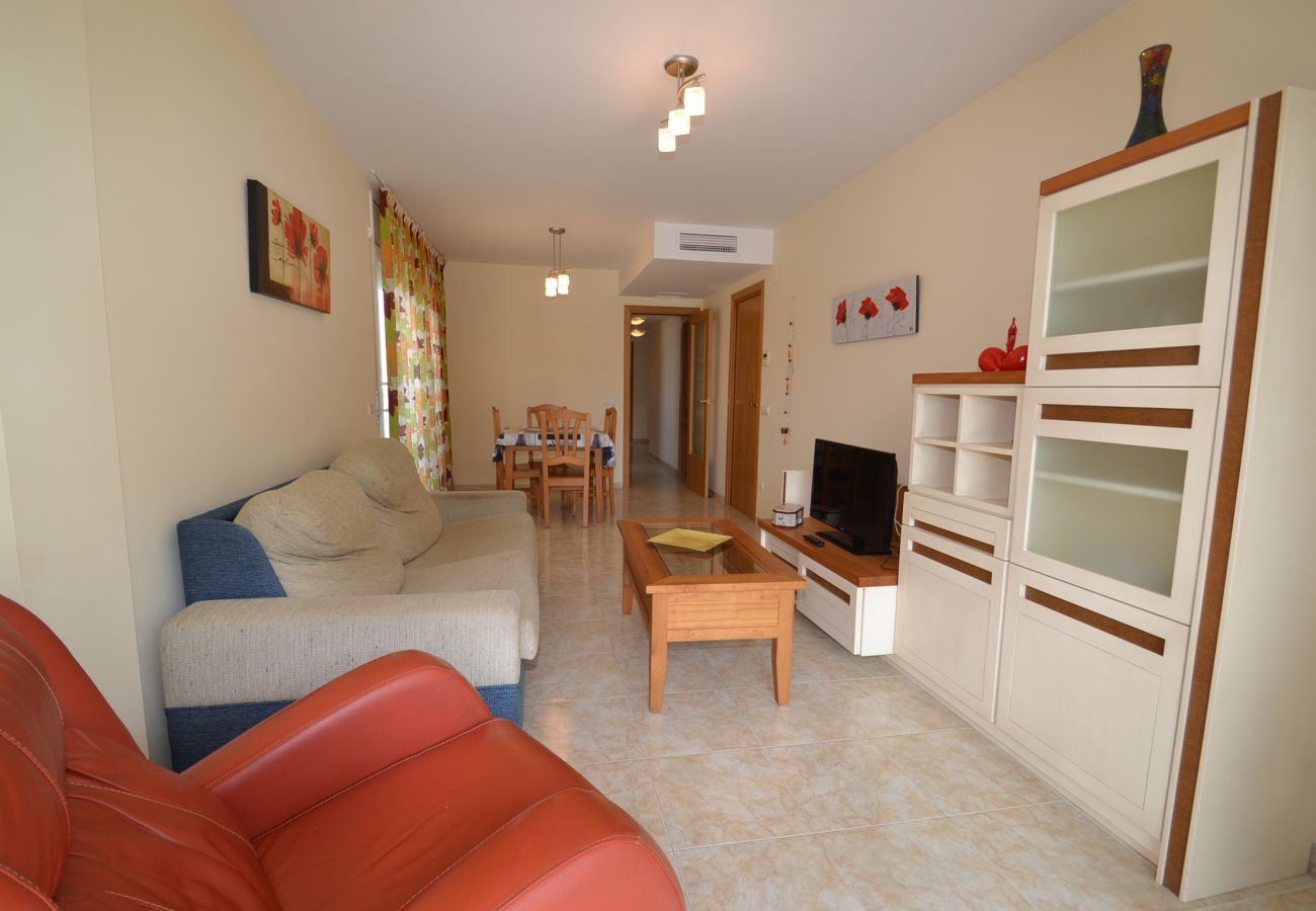 Apartment in La Pineda - Nova Pineda 3hab:300m La Pineda’s beach,centre-Pools-Playground-Free Wifi,parking,linen