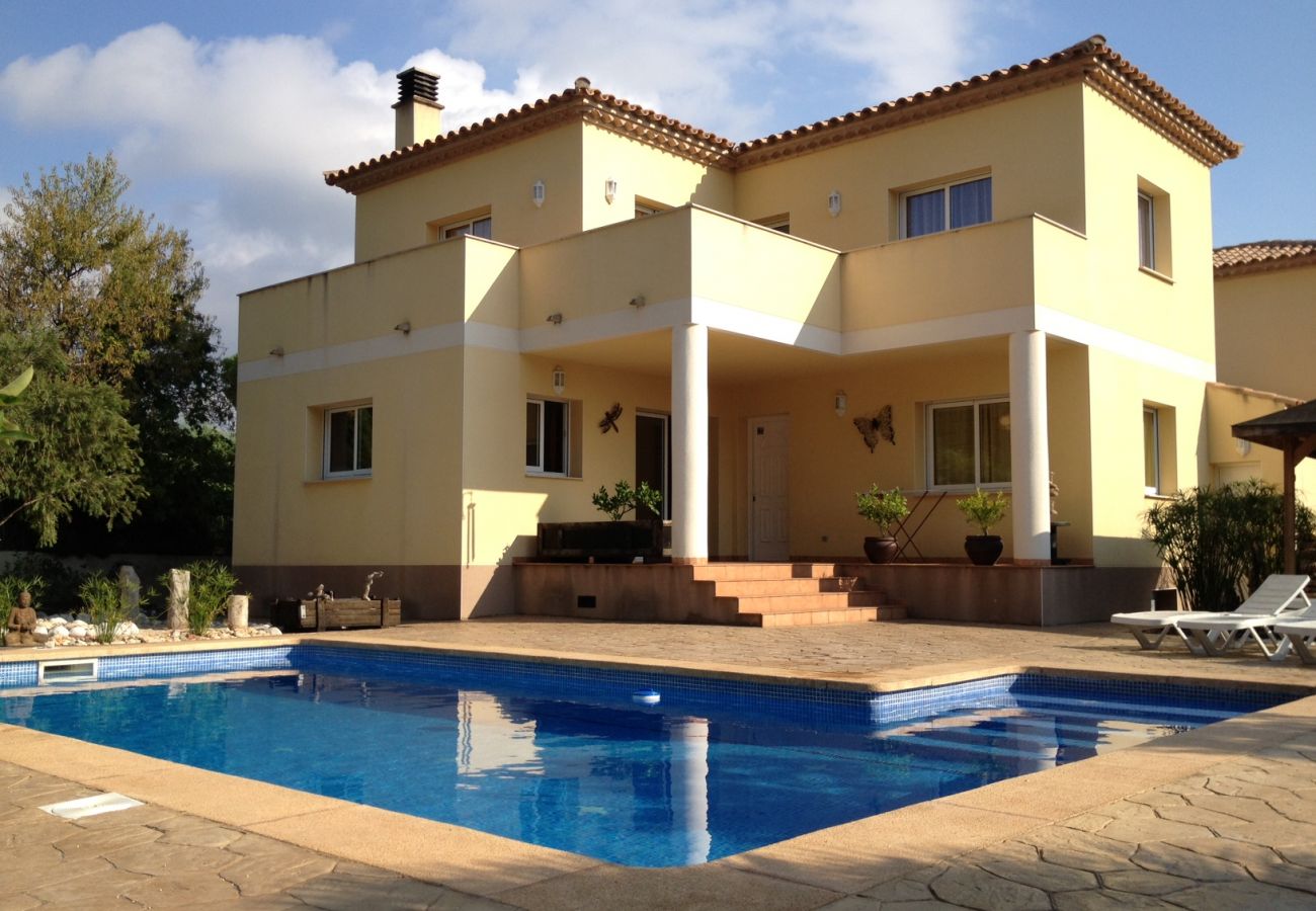 Villa in Ametlla de Mar - Villa Ametlla 9:Big private Pool-Terrace & BBQ-4 Bedrooms-Wifi-1.5 km beaches Las 3 Calas