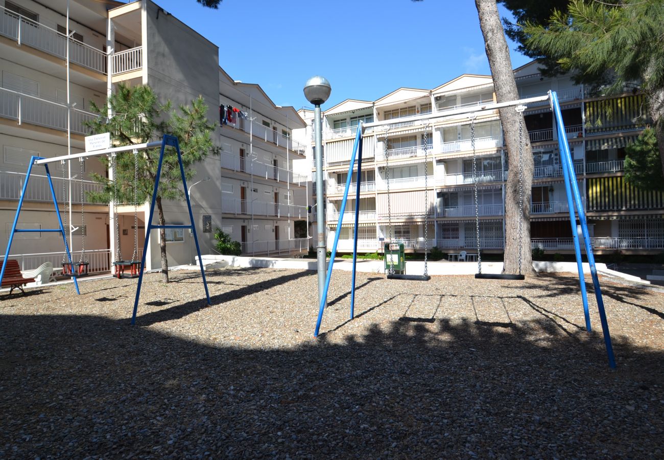 Apartment in Salou - Sayonara:Terrace-Salou tourist center-Near beaches-Pool-Wifi,A/C incl.