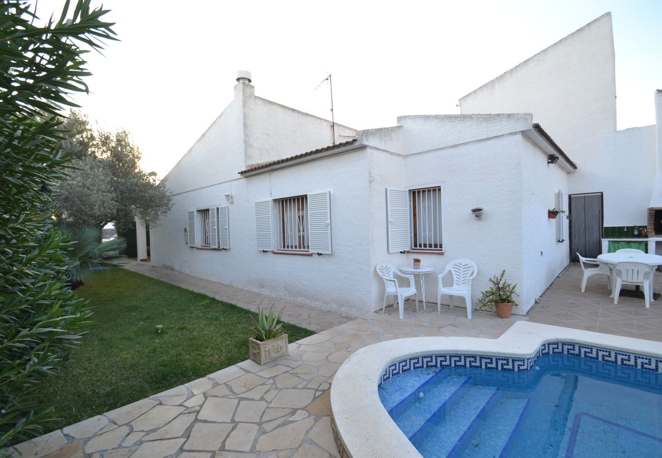 Villa in Ametlla de Mar - Villa Calafat 7:Private pool-BBQ-Near beach-Free wifi,linen
