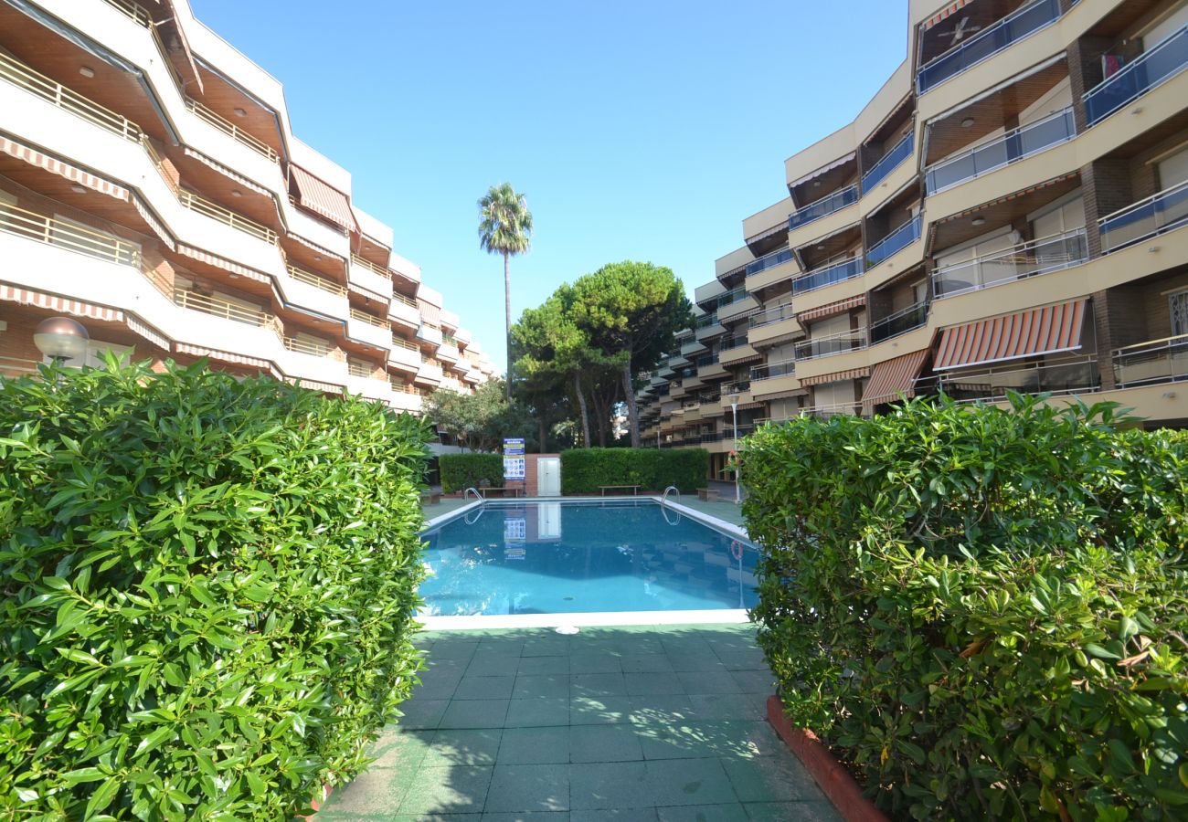 Apartment in Cambrils - Solirene T3: Terrace with sea view-Pool-In front Cambrils Vilafortuny beach-Free Wifi