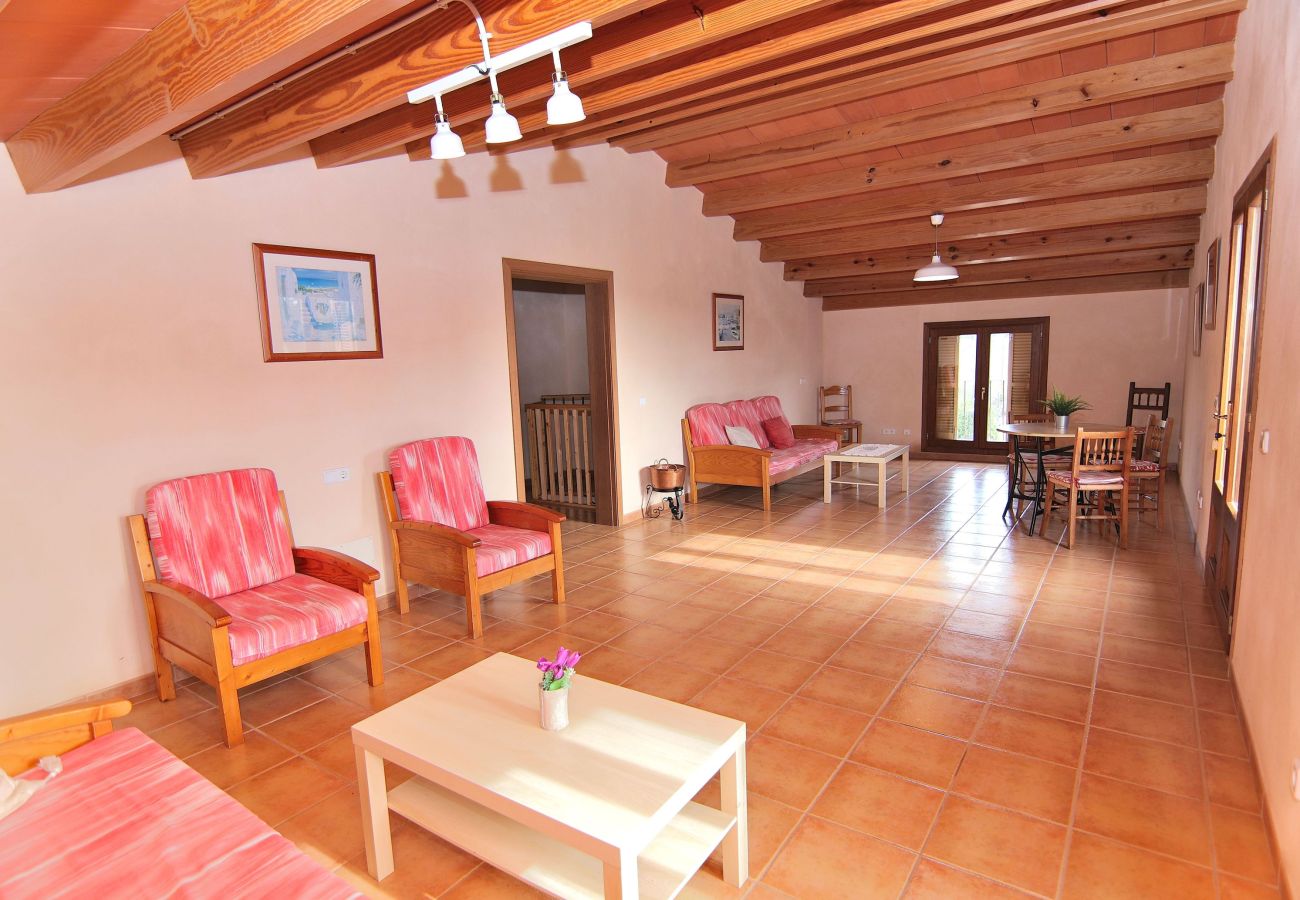 Country house in Buger - Son Tresco 126 fantastic finca perfect for groups, with garden, terrace, ping pong and WiFi