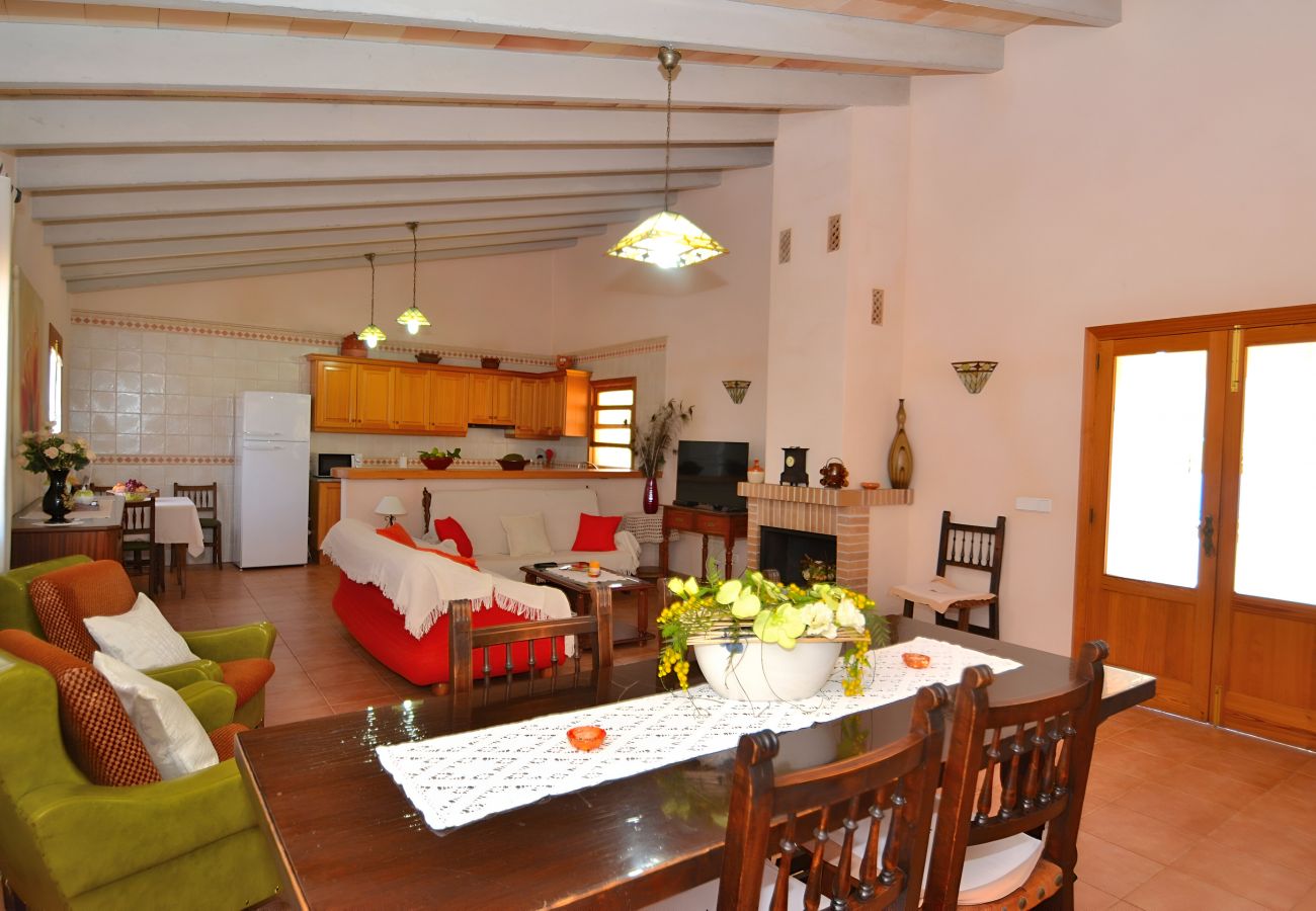 Country house in Llubi - Son Rossignol 193 finca with private swimming pool, large terrace, barbecue and WiFi