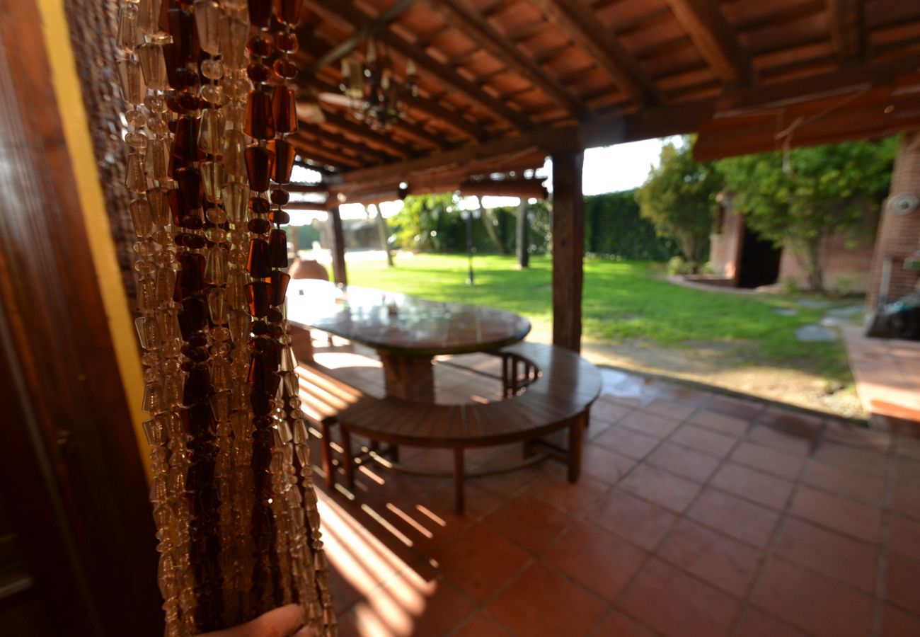Villa in Selva del Camp - Mas Aling:3.600m2 farmhouse with pool,gardens-Easy access beaches-Free Wifi,A/C,Parking,Linen