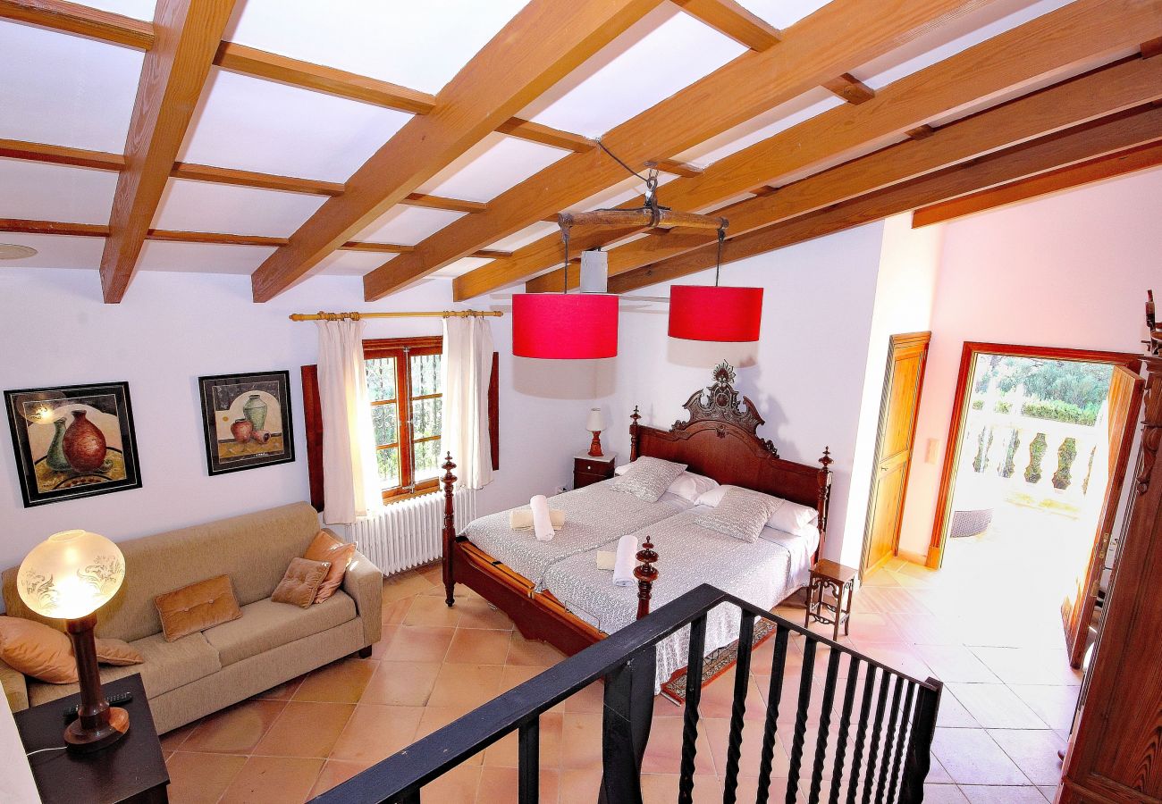 House in Costa de los Pinos - Can Tomeu Majorcan stone villa with a charming swimming pool 232