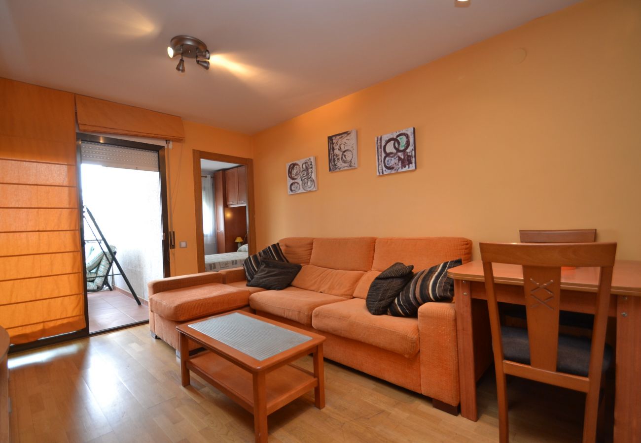 Apartment in Cambrils - Costa D'Or:Beachfront Vilafortuny-Near Cambrils&Salou-Free Wifi+A/C+Linen