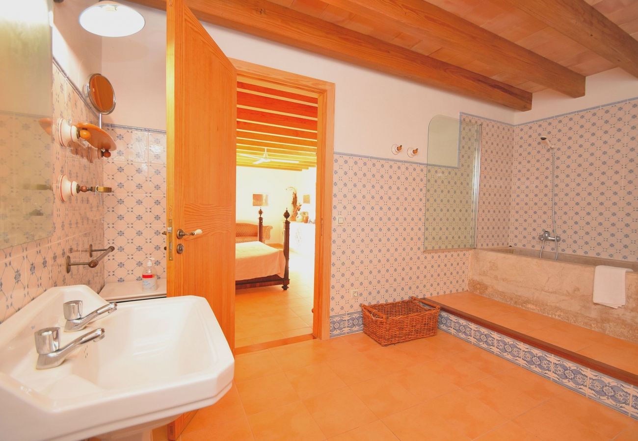 Main bathroom in the village of alcudia