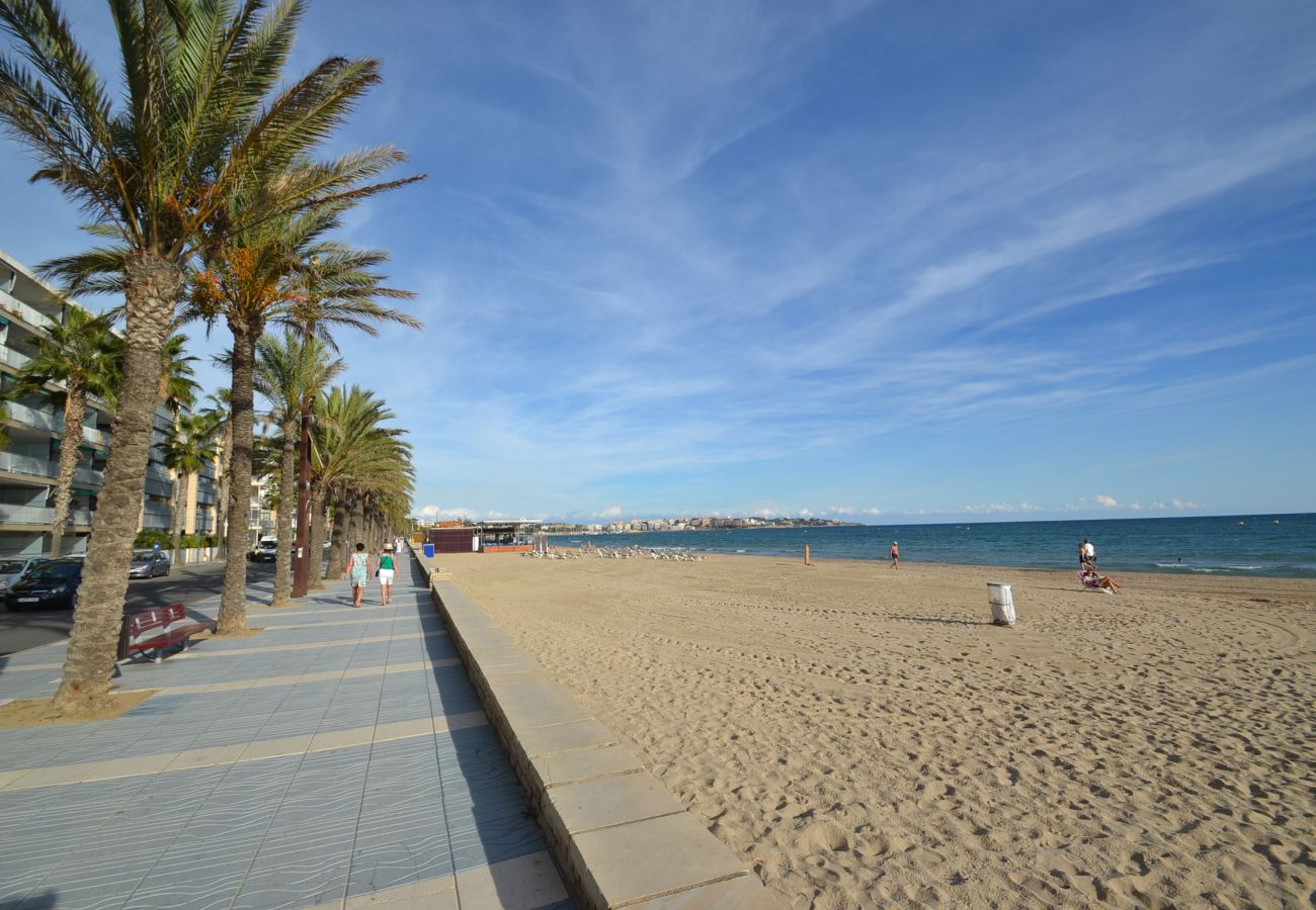 Apartment in Salou - Jardines Family 4:Salou's center-Pools-Near beaches-A/C,Wifi,Linen included