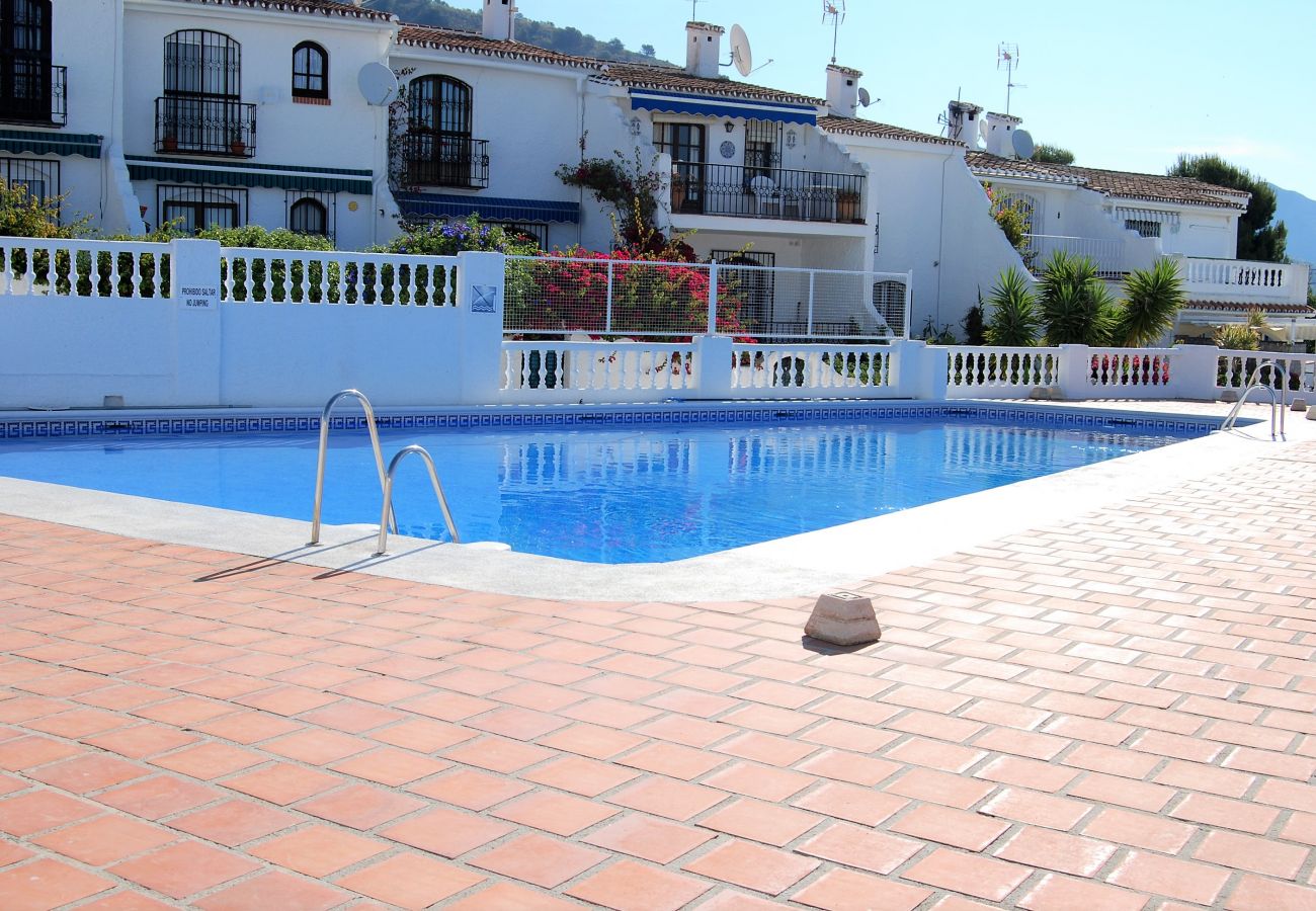 Apartment in Nerja - Apartment with sea views and pool
